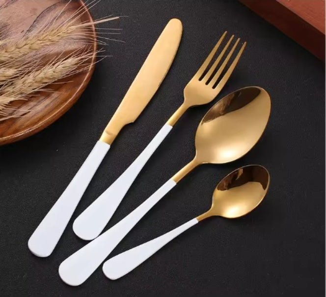 Set tacamuri cu 24 piese, din otel inoxidabil, durabil si rezistent la coroziune, cu suport, dimensiune 25 X 15 X 13cm, alb/auriu
