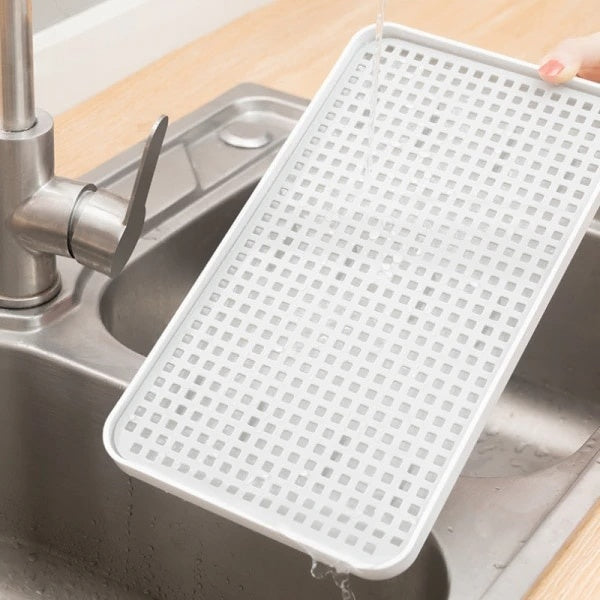 Suport pentru scurgere pahare/tacamuri, dimensiuni 31 x 17.5 x 2.3 cm, din silicon, antiderapant, se curata usor, alb