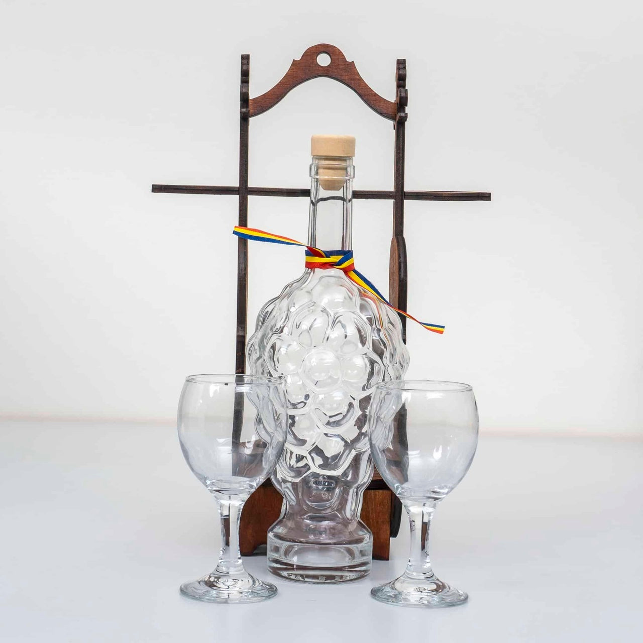 Suport vioara rustic din lemn cu sticla strugure si 2 pahare de vin 1000ml